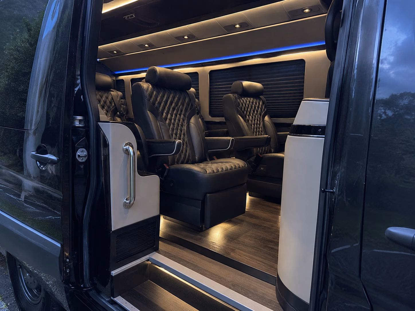 find and book transportation for your next corporate event 1