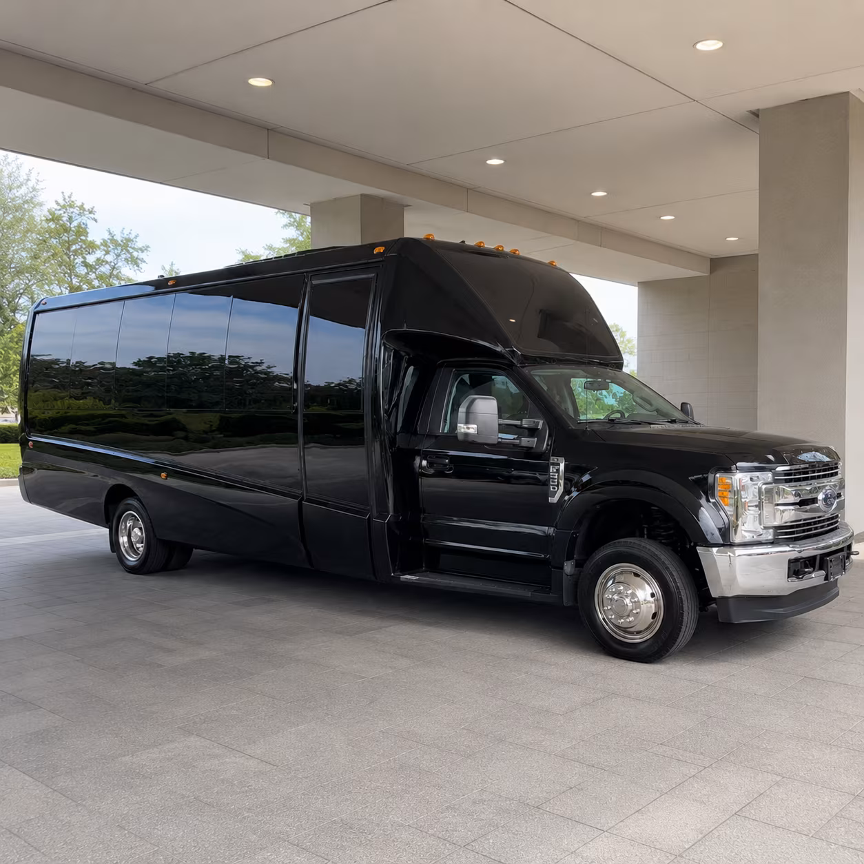 party buses to michigan lottery amphitheatre for summer concert season